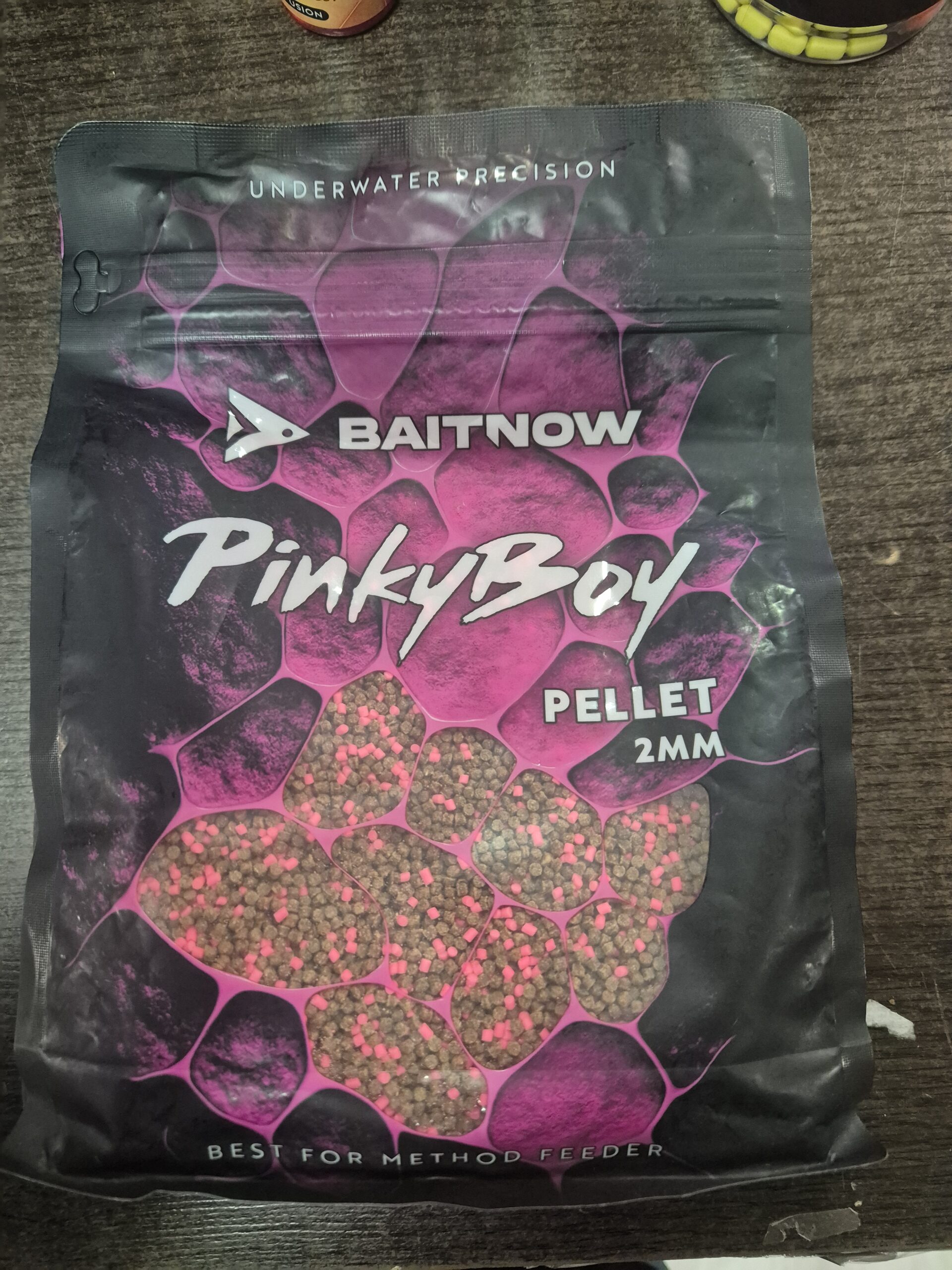 PINKY BOY pellet 800g 2mm - Baitnow (rybny z aromatem słodkich owoców)